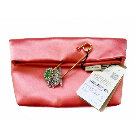 Burberry Handbags - SALE ⭐️ BURBERRY Satin Crystal Pin Clutch - NWT